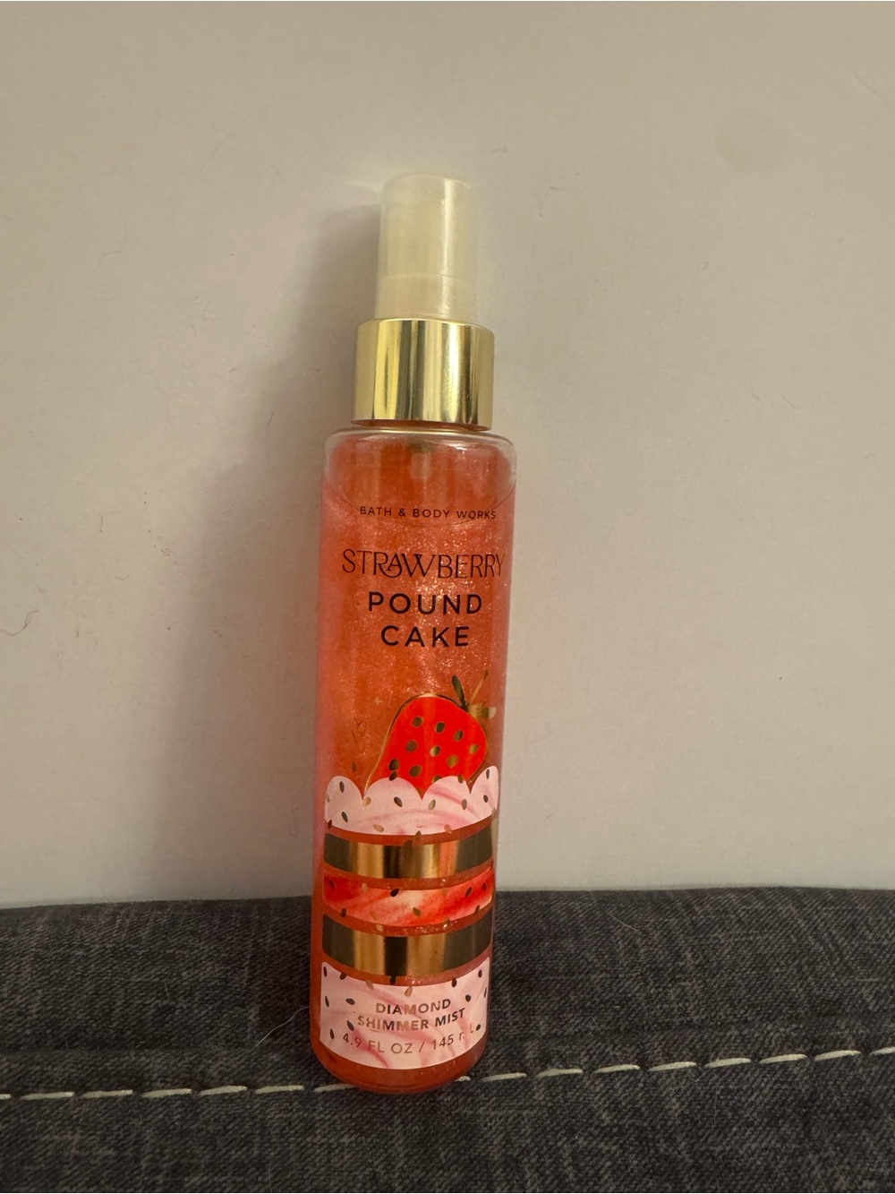 Bath & Body Works Strawberry Pound Cake Shimmer Mist 4.9 Oz J16